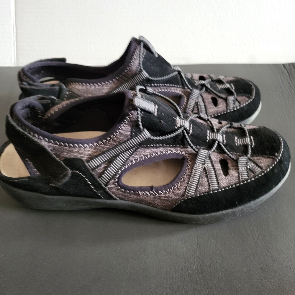 Earth Origins Black and Brown Sandals